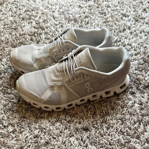 On Running Cloud Sneakers in Light Beige - Picture 3 of 9